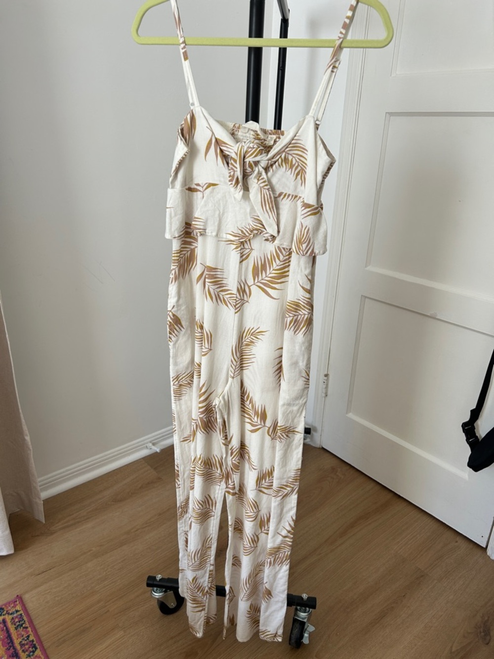 Billabong Pant Jumpsuit. Size small. 27.5” inseam with pockets.